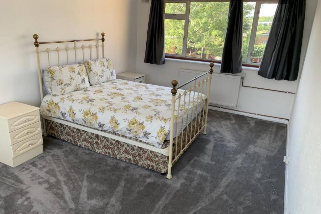 5 Bedroom House With Outdoor Space Upminster Luaran gambar