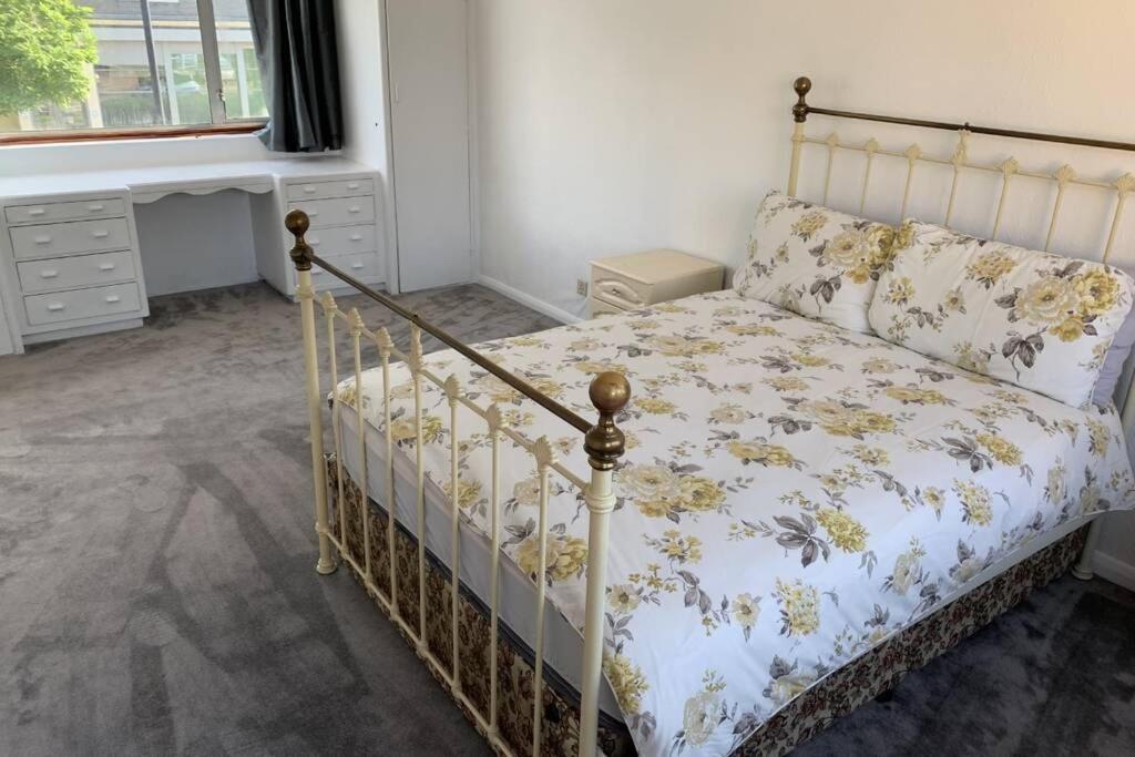 5 Bedroom House With Outdoor Space Upminster Luaran gambar